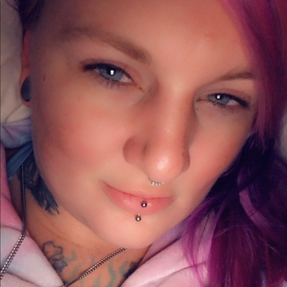 Meet your Posher, Katherine - Picture 2 of 2